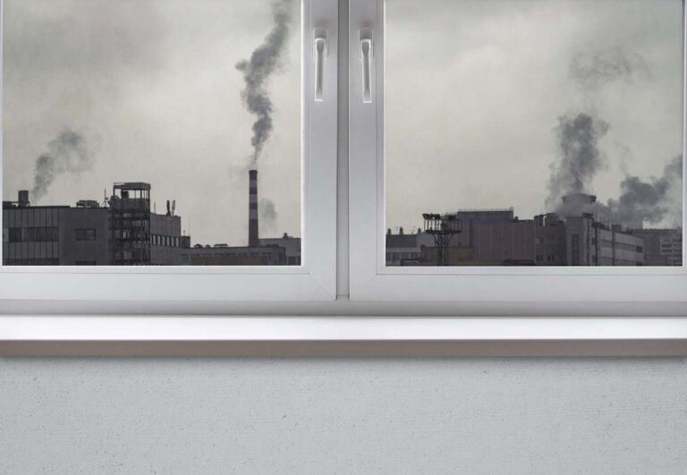 Jak smog wpływa na wybór okien do Twojego domu?